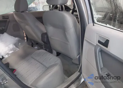 2008 Ford Focus Se/Ses из США, поврежденный, VIN 1FAHP35N68W283894